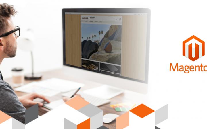 Man kijkt op zijn computer naar een magento 2 webshop