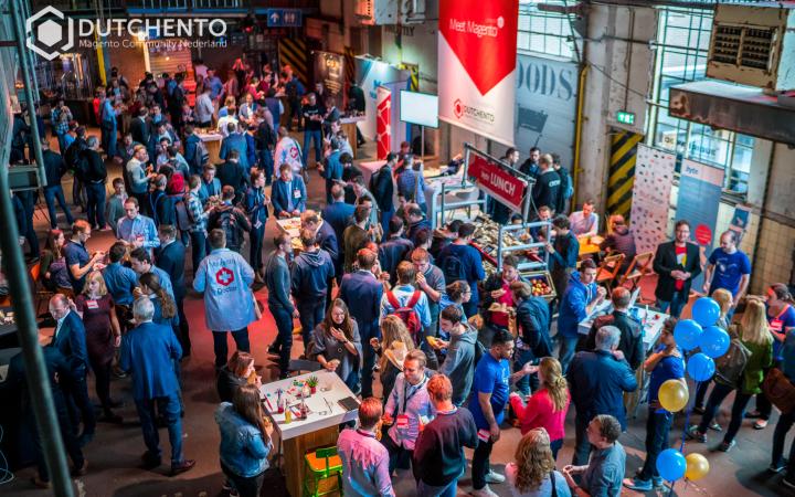 Meet Magento, veel mensen in de hal