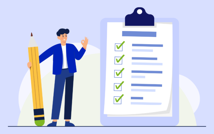 Nieuwe regels voor online verkopen vanaf 28 mei 2022 op een bord met checklist